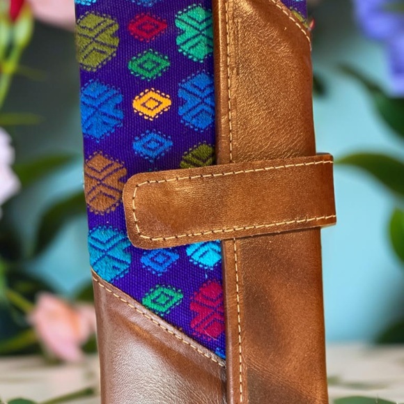 Colorful Embroidered Wallet - Picture 1 of 8